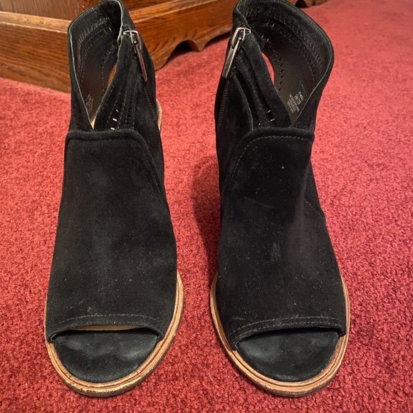 Vince Camuto Open Toe Block Heel Suede Sandals - Picture 2 of 5